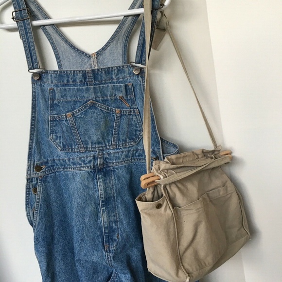 Tilley Endurables Bag Pick Pocket Proof Green Shoulder Adjustable Strap Worn - - Picture 3 of 10